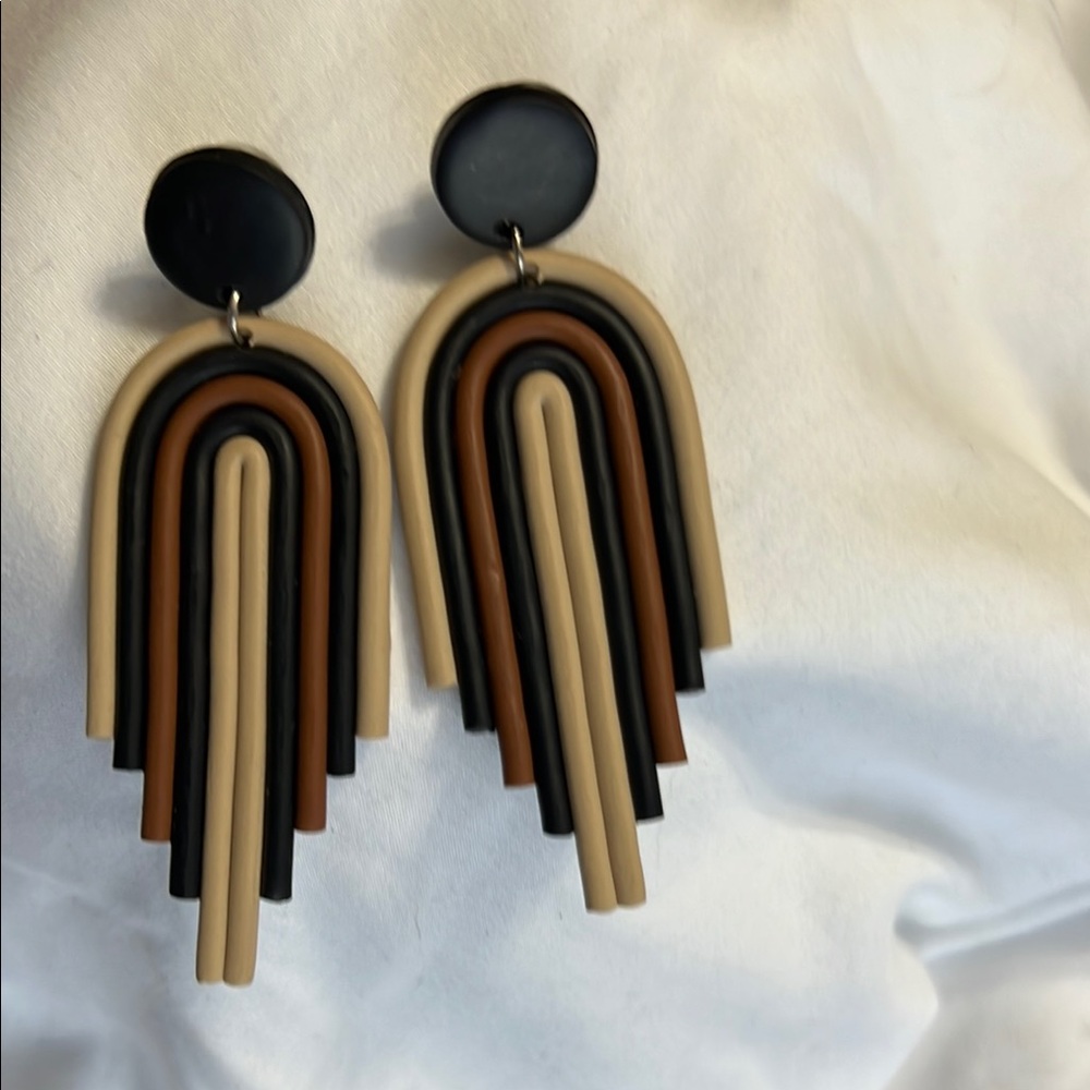 Elegant Black and Tan Layered Earrings